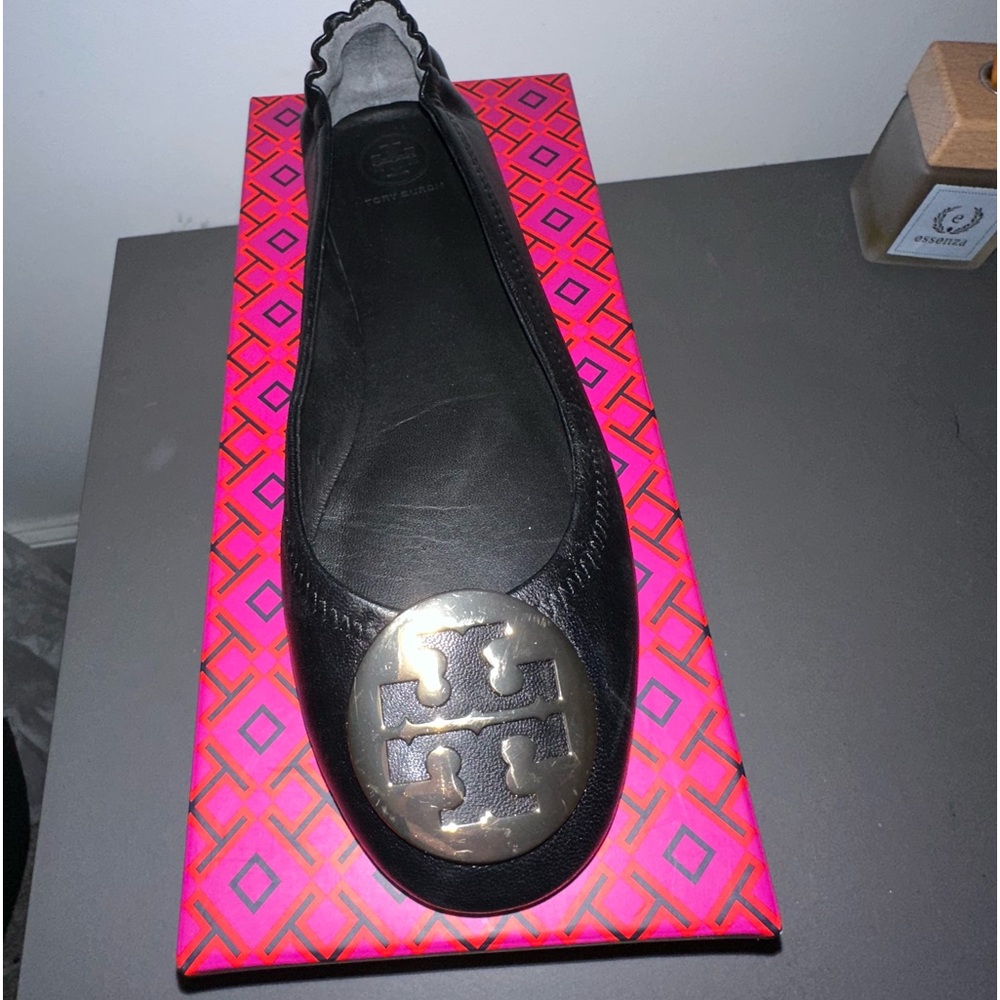 Black Authentic Tory Burch flats. Worn a few times but in great condition